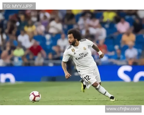 国际球星经典足球动作全景解析展现绿茵场上的速度与激情 国际球星经典足球动作全景解析展现绿茵场上的速度与激情