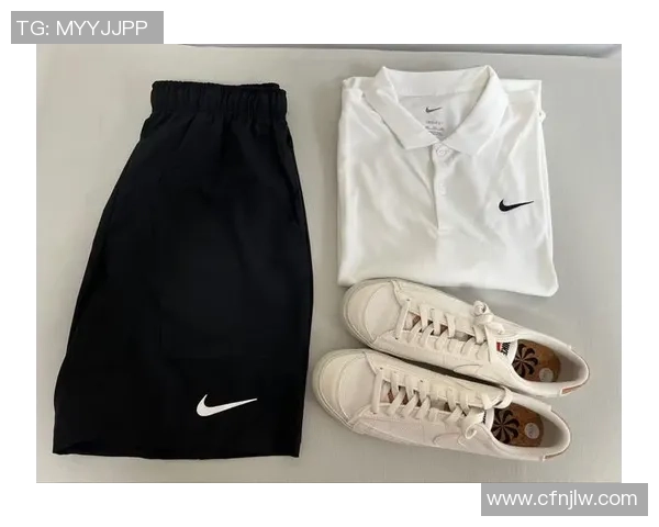 时尚运动风足球明星男士连帽卫衣舒适百搭秋冬季休闲外套