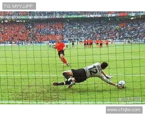 如何在足球比赛中成功抢断球星的球技巧与策略分析